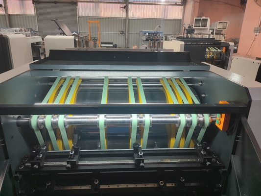 Máquina automática de ranura en V - La solución definitiva para la ranura de cartón eficiente en la fabricación de cajas rígidas.