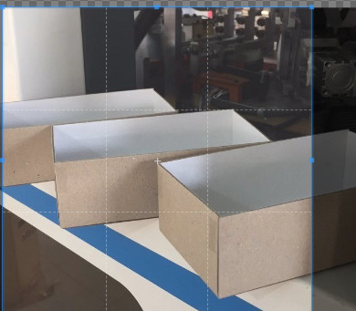 Máquina automática de ranura en V - La solución definitiva para la ranura de cartón eficiente en la fabricación de cajas rígidas.