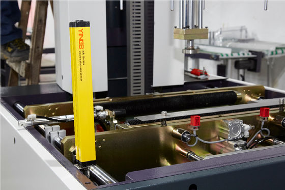 Embaladora de los lados semi automáticos de la caja cuatro y el remeter papel para encajonar la máquina inferior