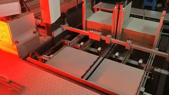 Cubierta de libro que coloca la máquina para el caso de la cubierta de libro que hace y que pega rígido del papel de la caja