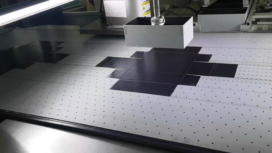 Cubierta de libro que coloca la máquina para el caso de la cubierta de libro que hace y que pega rígido del papel de la caja