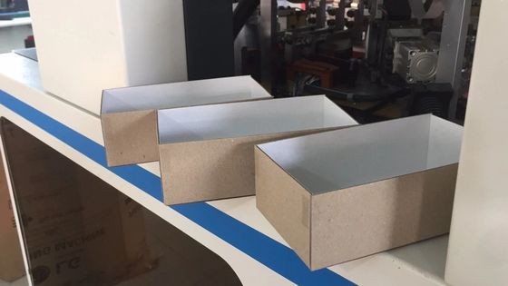 Esquina automática del lado de la pendiente que pega la máquina para las esquinas especiales de las cajas