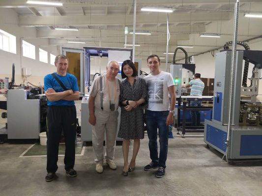 Máquina rígida móvil de la caja con la velocidad de 26pc por la máquina minuciosa de la fabricación de cajas del regalo