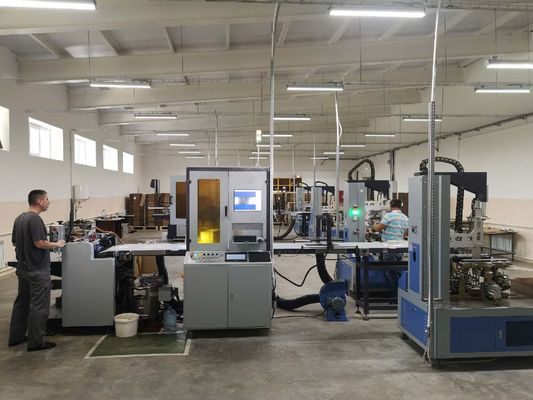 Caja rígida del cartón de plegamiento que forma la máquina 28pcs/Min Box Packaging Line