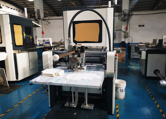 Cortocircuito móvil de la máquina de la fabricación de cajas de L135XW100mm 1856kg que fija tiempo