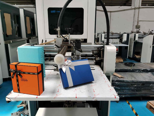 Máquina formada elegante de la fabricación de cajas del regalo del libro de papel con el sistema de embalaje dual de la caja