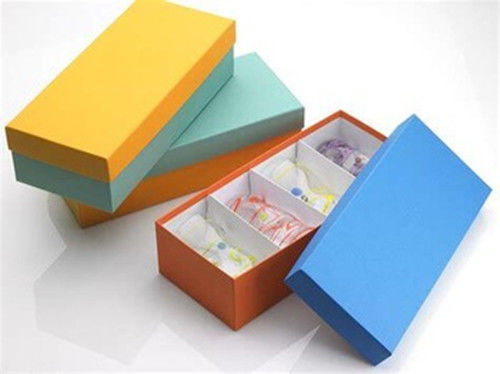 Caja rígida semi automática que forma la máquina para las necesidades diarias cosméticas del partido de la torta