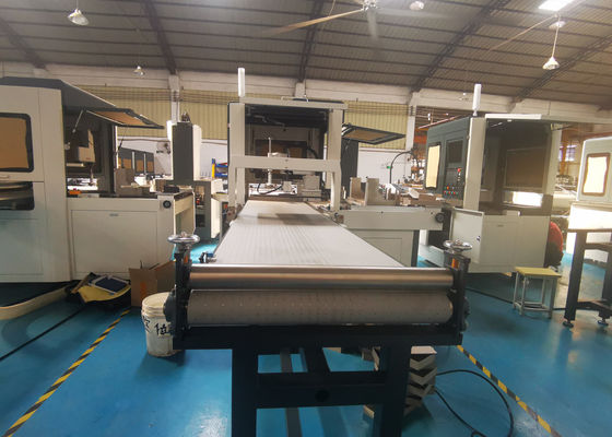 Máquina de pegado de papel automática para la caja interna que coloca y ser una del paso para la fabricación de cajas rígida