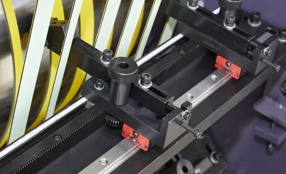 MDF de madera de la cartulina que acanala la máquina V de papel fino que acanala la máquina