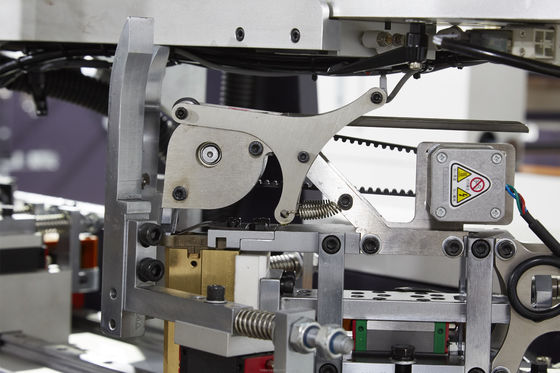 Esquina completamente automática de la empaquetadora de L1650XW1300XH1960mm que pega la caja rígida del teléfono