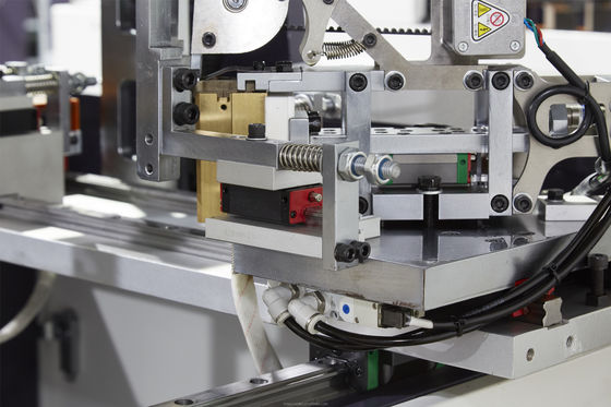 Máquina que graba de la esquina neumática automática para la fabricación de cajas cosmética