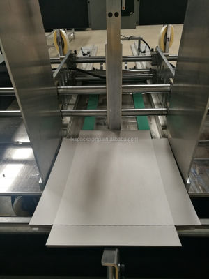 Cinta plástica automática para la esquina de la caja que pega la máquina para la caja rígida y las cajas especiales de la forma