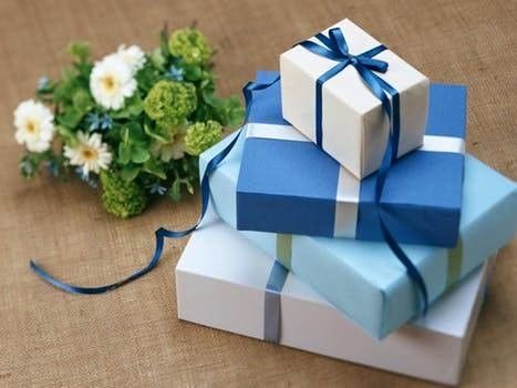 Pegar la caja de regalo arrincona la máquina con la velocidad 70pcs por el minuto para la máquina de la fabricación de cajas de la cartulina