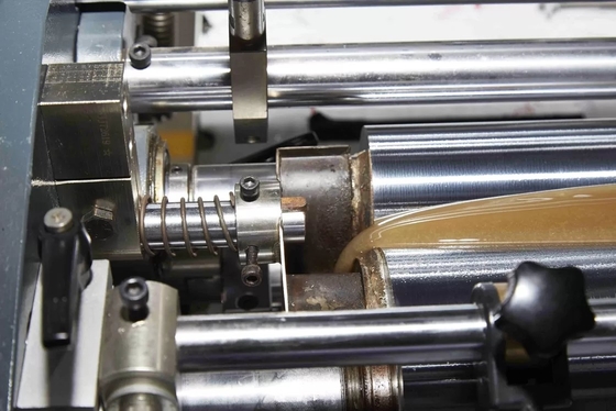 Altura máquina rígida de la fabricación de la caja de 15 - de 120m m con el sistema de alimentación del motor servo
