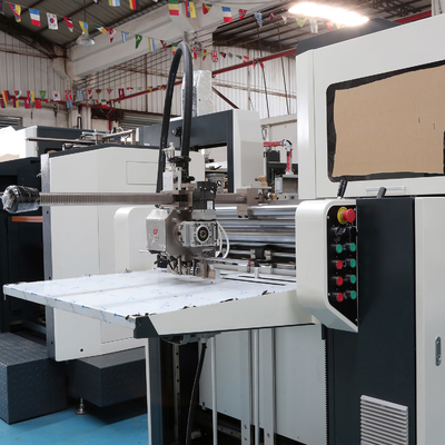 Máquina completamente automática 15 de la fabricación de la caja del cartón de 380V 3P - 45pcs/min